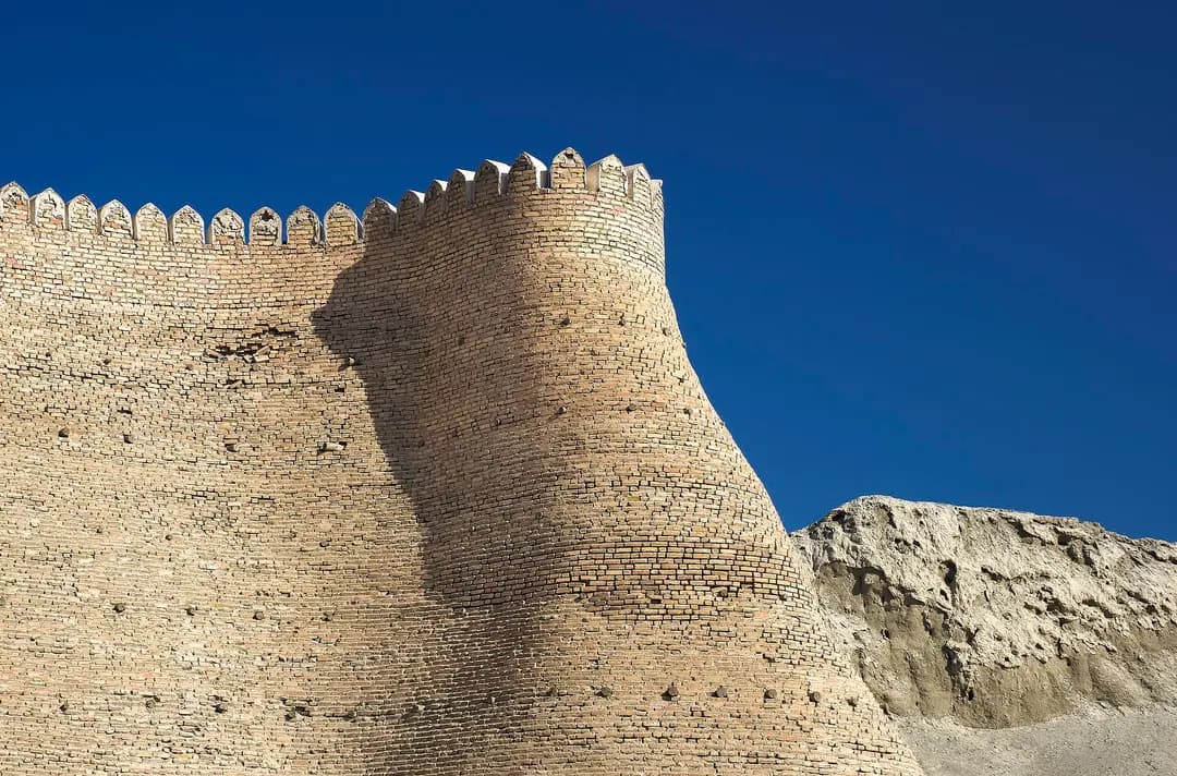 Bukhara to Khiva across the Kyzylkum: 450 km of desert highway