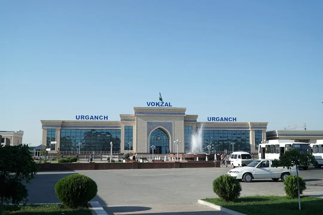 Urgench to Khazarasp: Along the Amu Darya to an Ancient Fortress