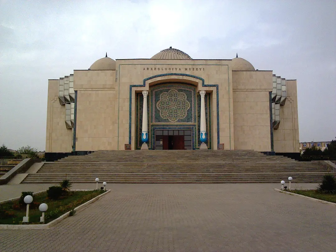 Termez airport: getting to the city and its sights