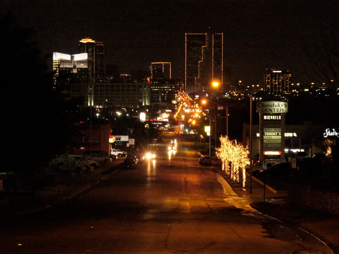 Night Trips: Is It Worth Travelling in the Dark
